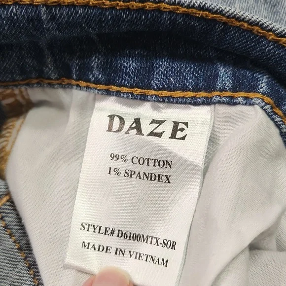 Daze Distressed jeans in great condition! - Picture 8 of 12